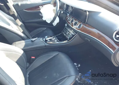 2017 Mercedes-Benz E 300 4Matic z USA, uszkodzony, nr VIN WDDZF4KB5HA047063